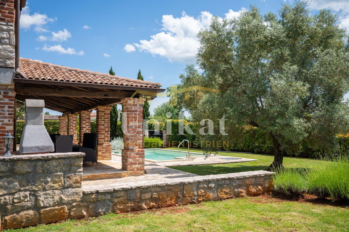 Poreč okolica: Kamnita vila s bazenom